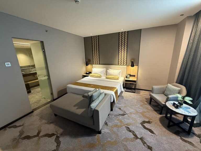 How to Plan Transit Hotels Stopovers on a Budget: Ultimate Guide
