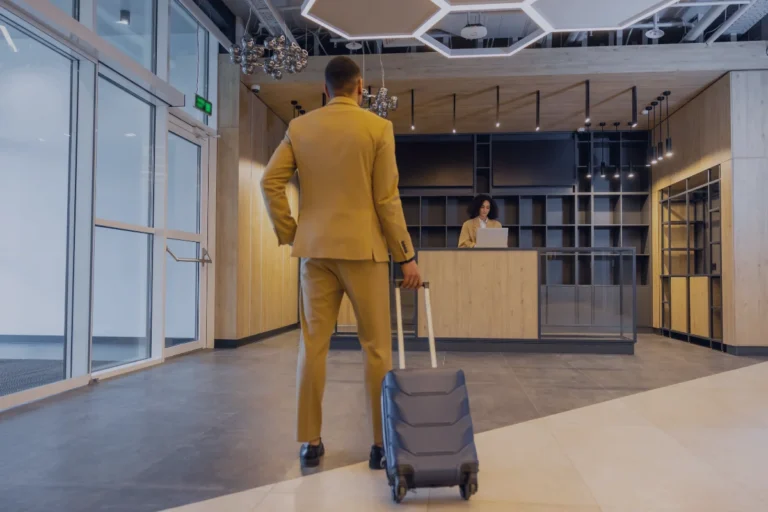 Best Transit Hotels for Business Travelers: Strategy & Guide