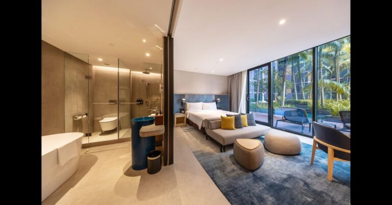 Best Transit Hotels for Layovers: Strategy & Cost Guide