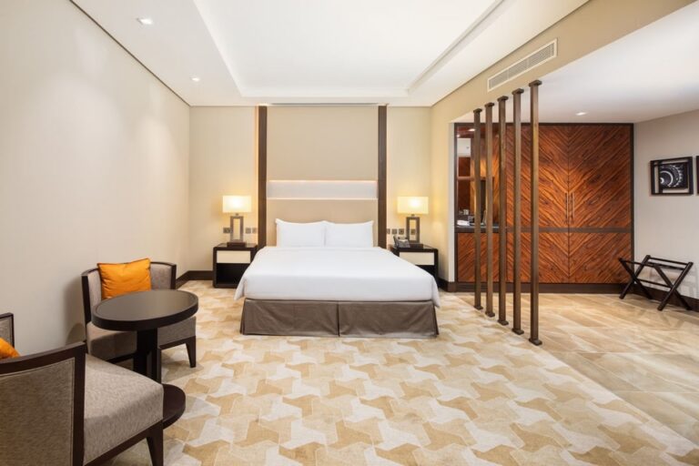 How to Plan Transit Hotels Layovers on a Budget: Ultimate Guide